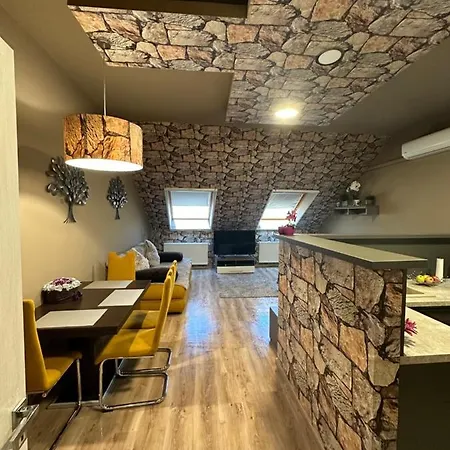 Gold Downtown Apartment Debrecen