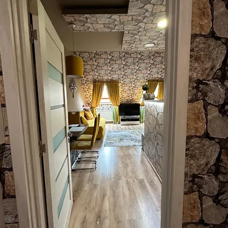 Gold Downtown Apartment *