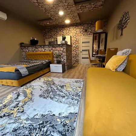 Gold Downtown Apartment *