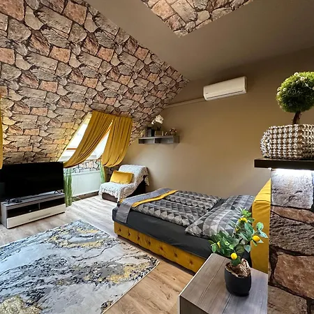Gold Downtown Apartment
