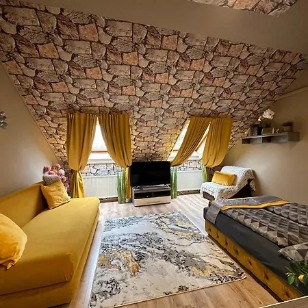 Gold Downtown Apartment *